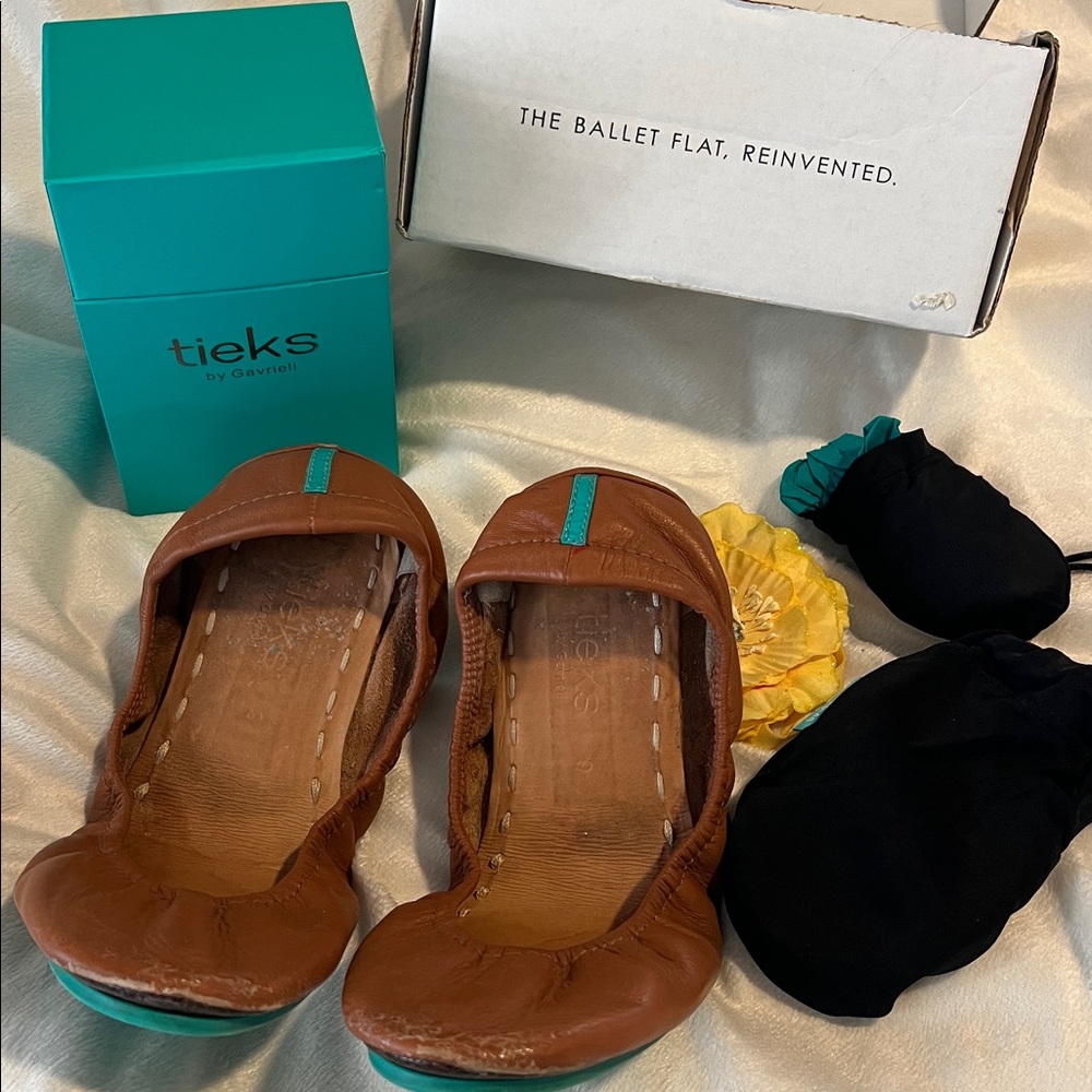 Tieks 9 Chestnut Ballet Flats with Teal Soles box flower bag pouch included